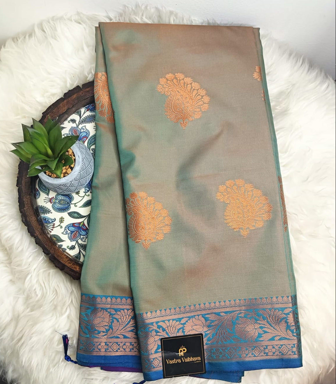 Banarasi Mashroo Butti Silk Saree