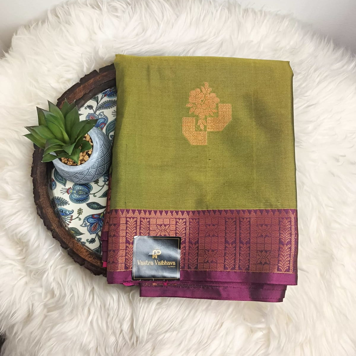 Banarasi Mashroo Butti Silk Saree